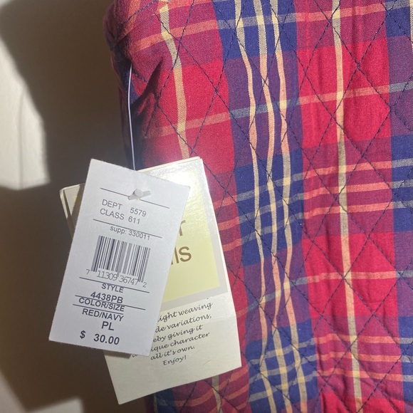 New Baxter and Wells Quilted Plaid Vest Petite Medium. Snap closures and Pockets - Picture 4 of 6